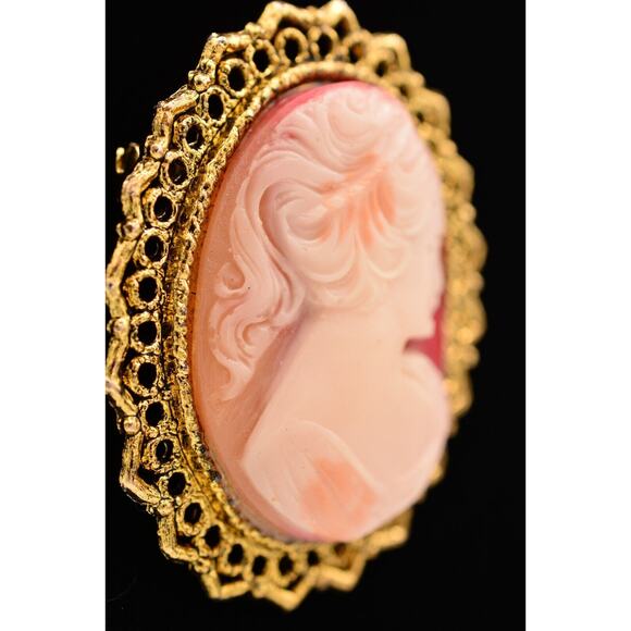 Vintage Cameo Pin Brooch Antiqued Gold Tone Heavy Oval Signed 1980s BinAP - Picture 2 of 12